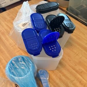 Tupperware NEW Spice Shakers Containers Large Sets and bonus measuring set